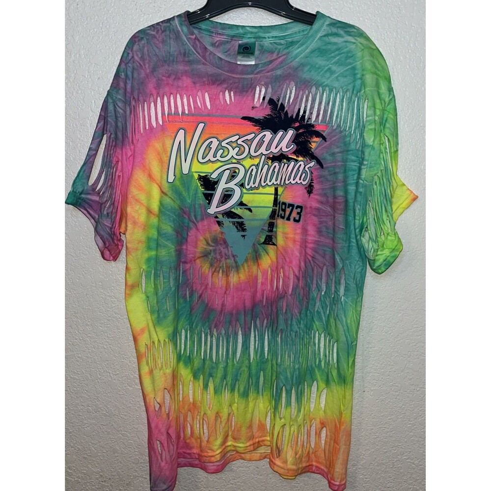Nassau Bahamas 1973" souvenir t-shirt tie-dye pattern and distressed Women Sz L